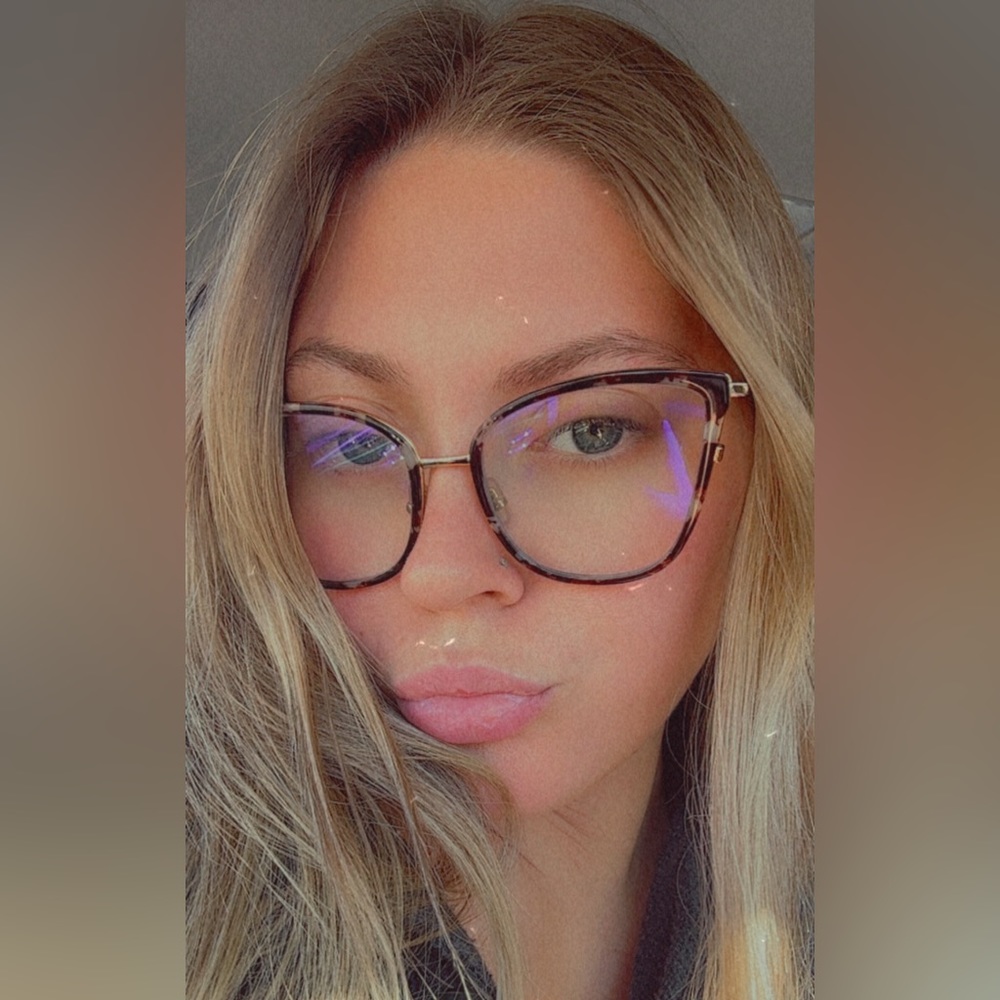 Meet your Posher, Kacie